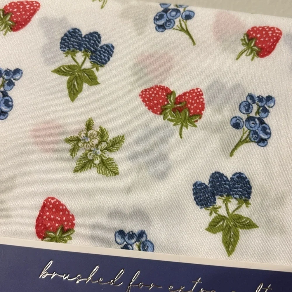 ENVOGUE STRAWBERRIES BLUEBERRIES BERRIES 3 Piece Twin Sheet Set NEW